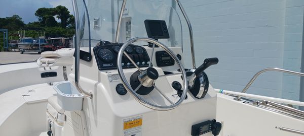 Boston-whaler 170-MONTAUK image