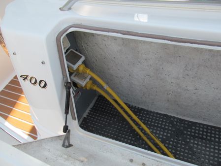 Sea Ray 400 Sedan Bridge image