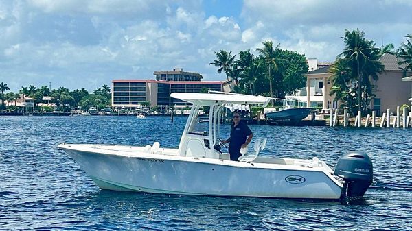 Sea Hunt Triton 225 