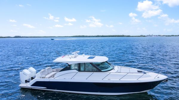 Tiara Yachts 43 LE