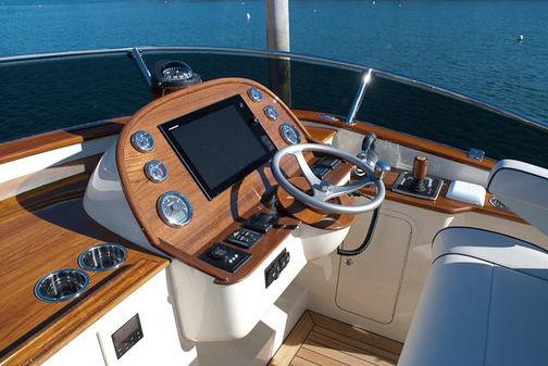 Hinckley Talaria 48 Flybridge image