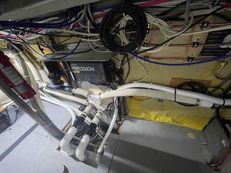 Tollycraft 40 Tri-Cabin image