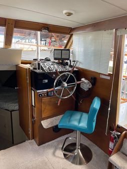 Tollycraft 40 Tri-Cabin image