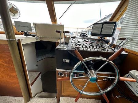 Tollycraft 40 Tri-Cabin image
