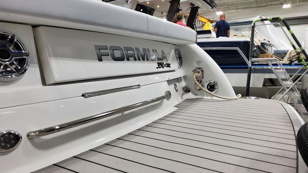 Formula 350-CROSSOVER-BOWRIDER image