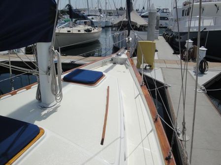 Endeavour 37 Sloop image