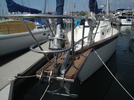 Endeavour 37 Sloop image