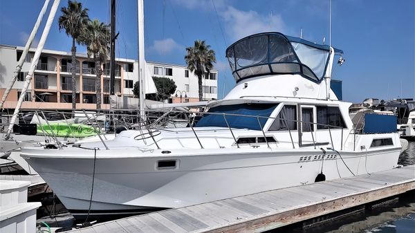 Uniflite 42 Double Cabin
