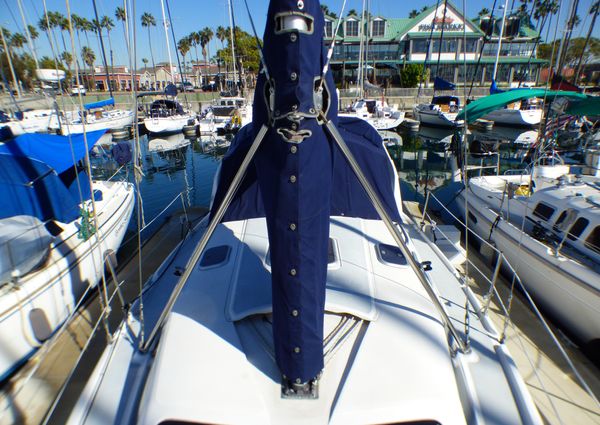 Hunter 34 image