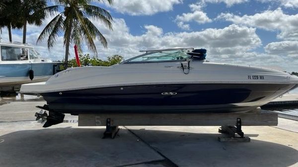 Sea Ray 220 Sundeck 