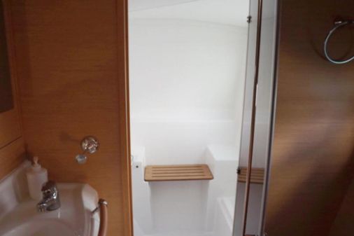 Lagoon 380 image