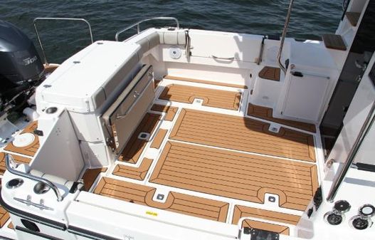 Cutwater C-32-COMMAND-BRIDGE image
