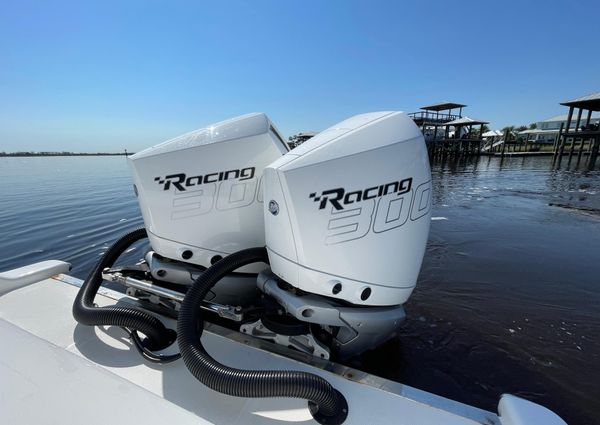 Front Runner 26 Center Console image