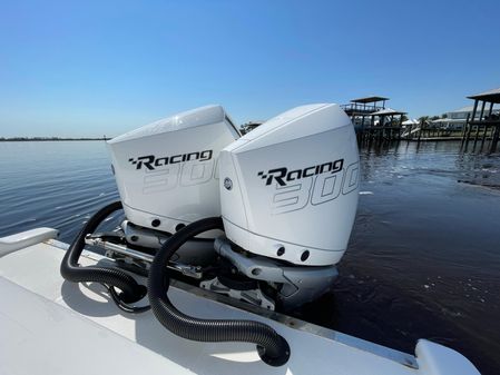 Front Runner 26 Center Console image