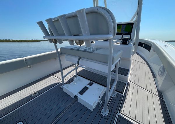 Front Runner 26 Center Console image