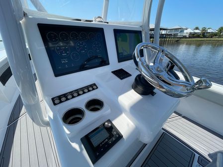 Front Runner 26 Center Console image