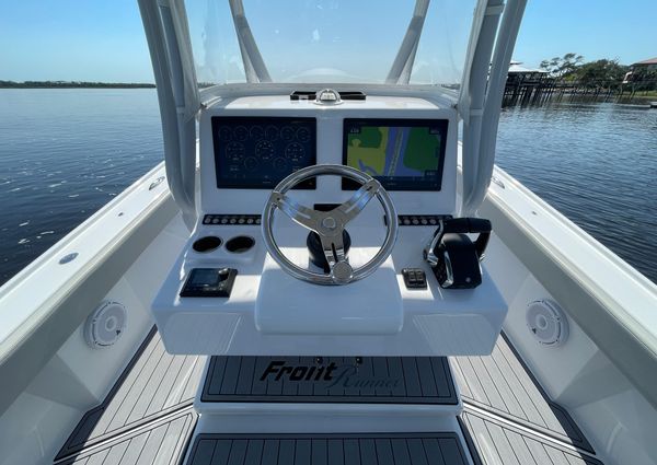 Front Runner 26 Center Console image