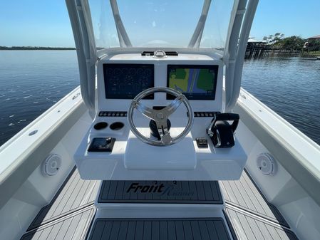 Front Runner 26 Center Console image