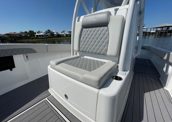 Front Runner 26 Center Console image