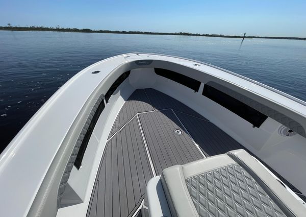 Front Runner 26 Center Console image