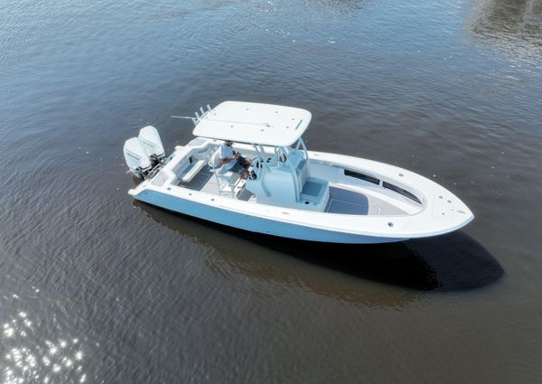 Front Runner 26 Center Console image