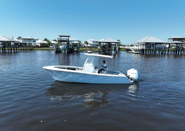 Front Runner 26 Center Console image