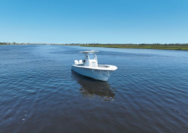 Front Runner 26 Center Console image