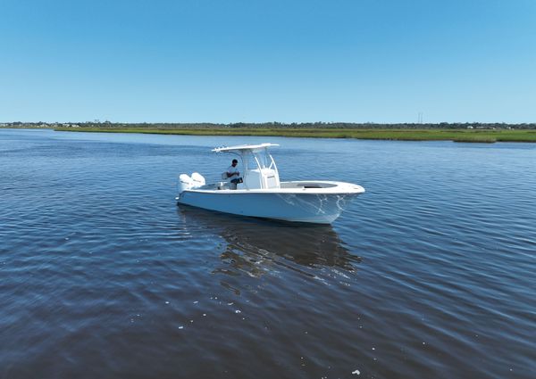 Front Runner 26 Center Console image