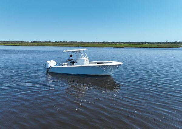 Front Runner 26 Center Console image