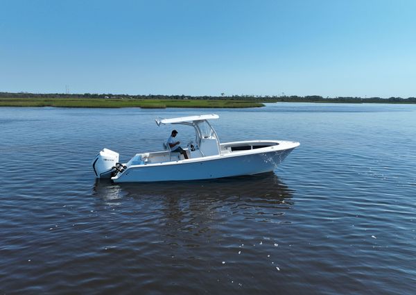 Front Runner 26 Center Console image