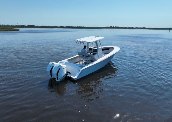 Front Runner 26 Center Console image