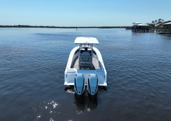 Front Runner 26 Center Console image