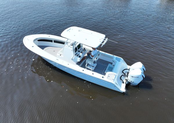 Front Runner 26 Center Console image