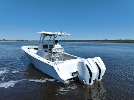 Front Runner 26 Center Console image