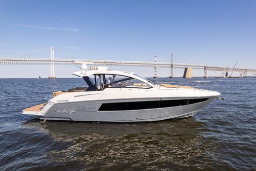 Cruisers Yachts 390 Express Coupe image