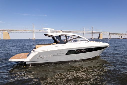 Cruisers Yachts 390 Express Coupe image