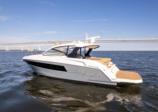 Cruisers Yachts 390 Express Coupe image