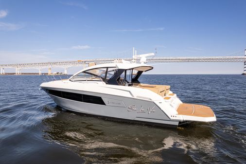 Cruisers Yachts 390 Express Coupe image