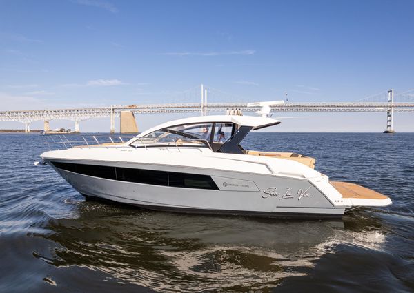 Cruisers Yachts 390 Express Coupe image