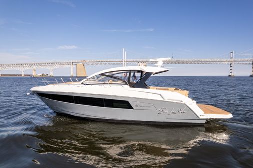 Cruisers Yachts 390 Express Coupe image