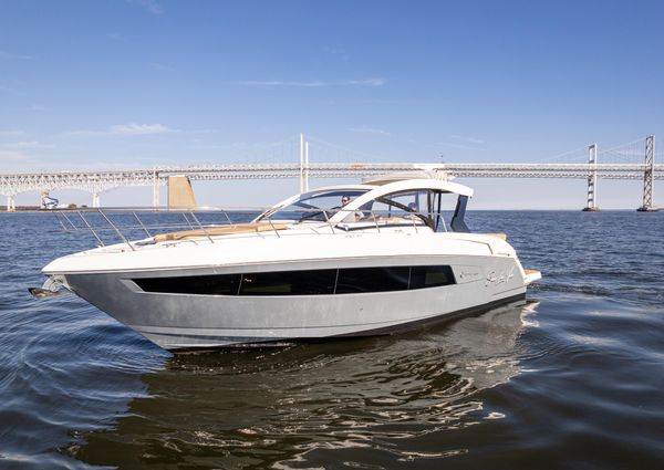 Cruisers Yachts 390 Express Coupe image