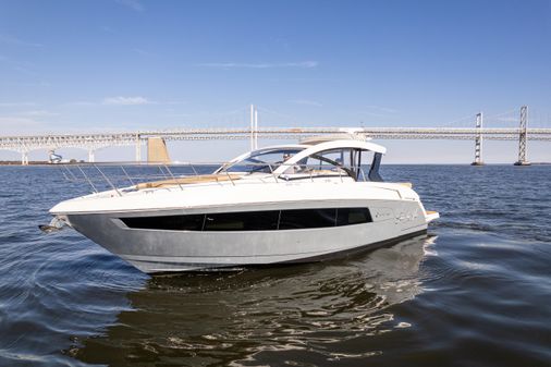 Cruisers Yachts 390 Express Coupe image