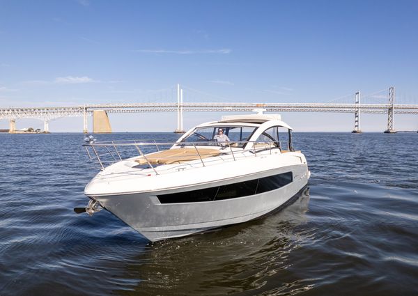 Cruisers Yachts 390 Express Coupe image