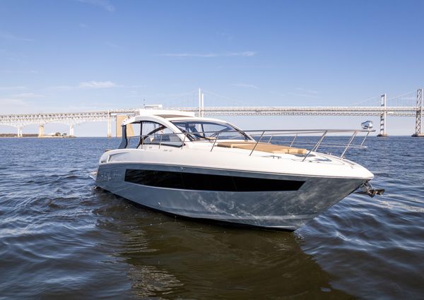 Cruisers Yachts 390 Express Coupe image