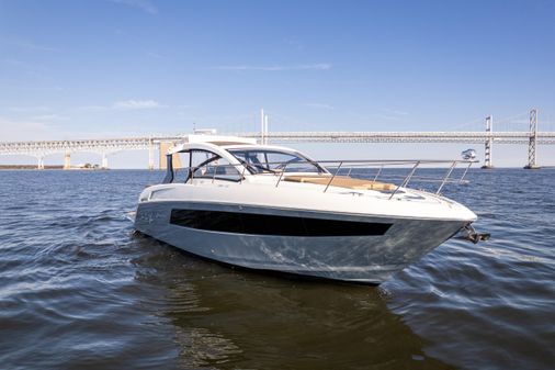 Cruisers Yachts 390 Express Coupe image