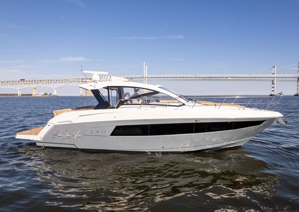 Cruisers Yachts 390 Express Coupe image