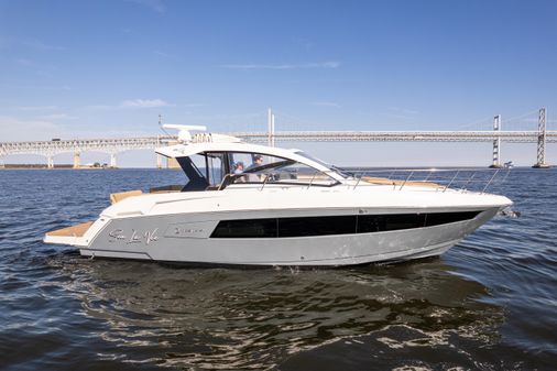 Cruisers Yachts 390 Express Coupe image