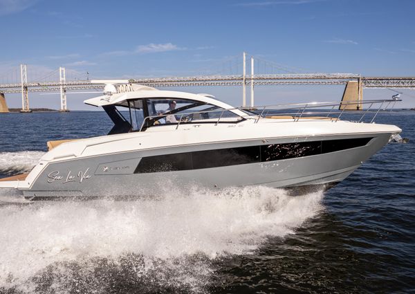 Cruisers Yachts 390 Express Coupe image