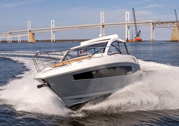 Cruisers Yachts 390 Express Coupe image