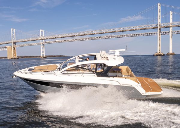 Cruisers Yachts 390 Express Coupe image